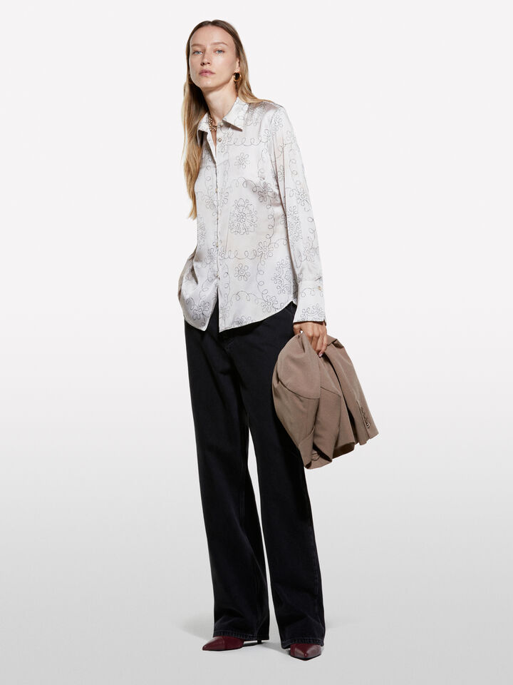 Camisa bege em cetim estampado - camisas para mulher - Bege | Sisley image number 1